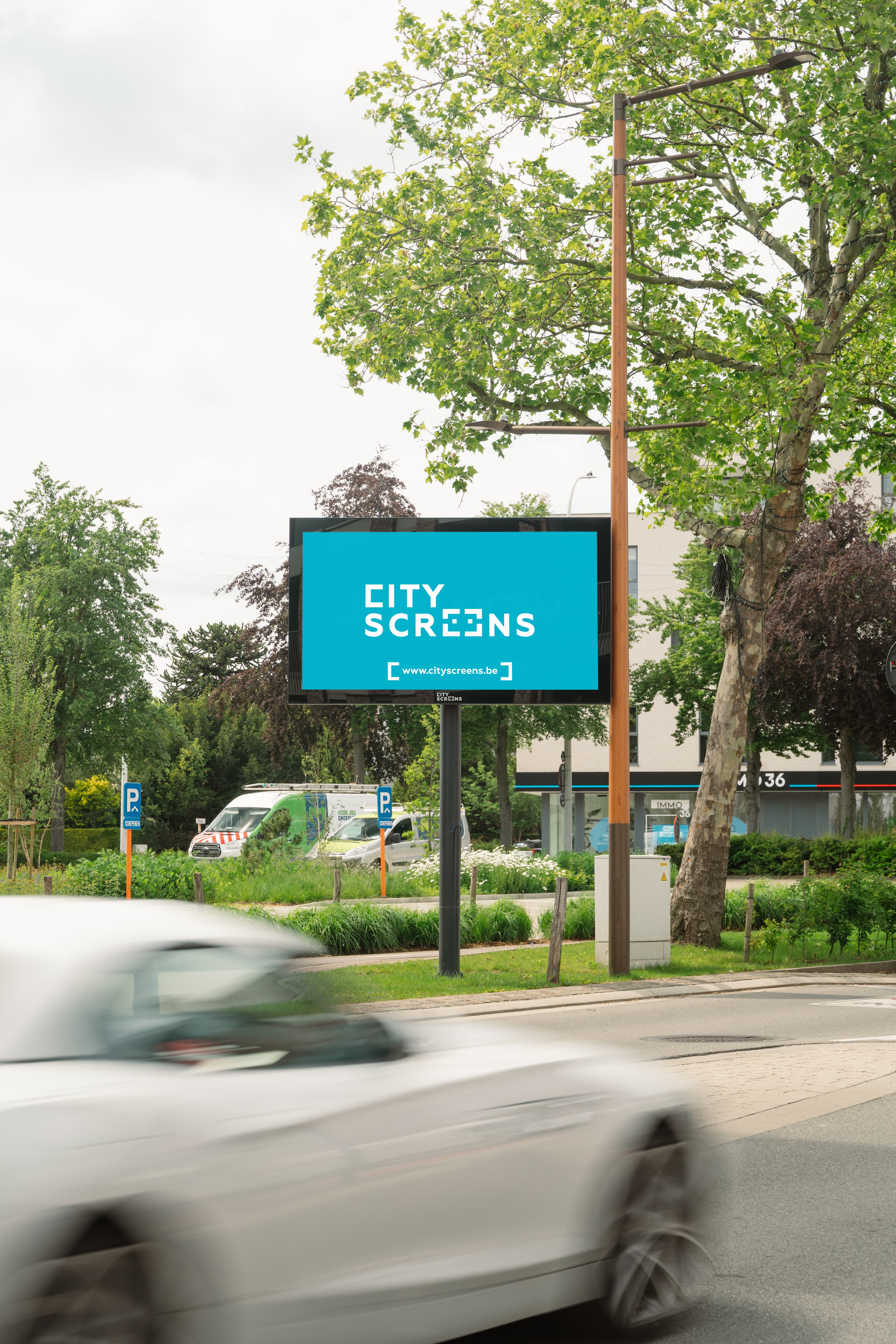 Cityscreens-scherm langs de straat